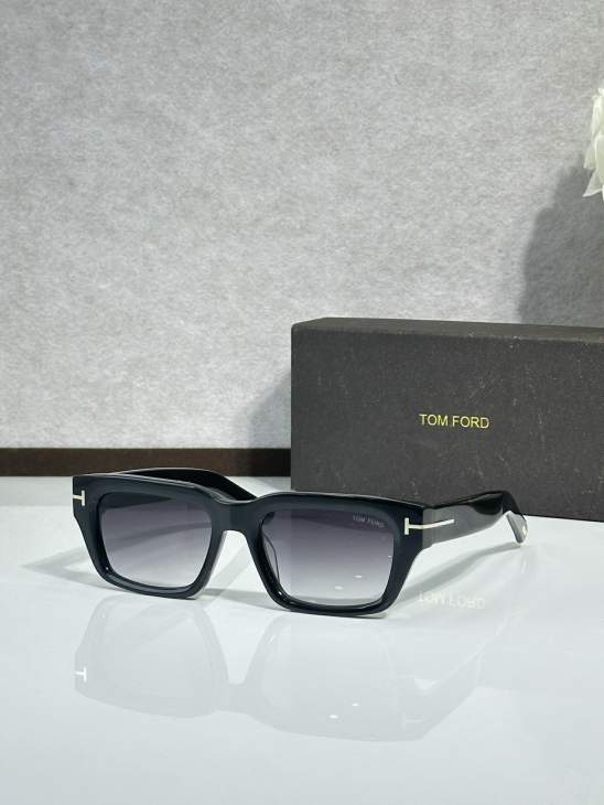 Picture of Tom Ford Sunglasses _SKUfw77361746fw
